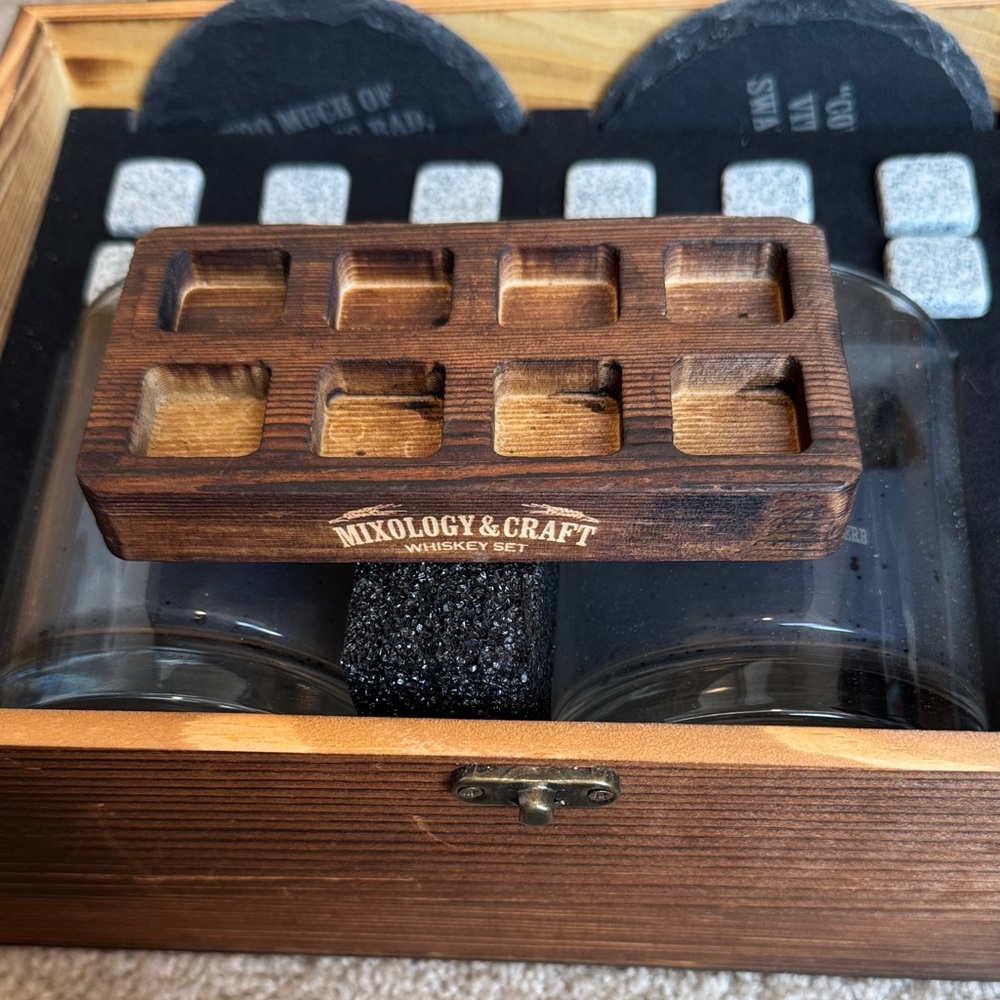 Mixology & Craft Whiskey Set - Picture 5 of 11